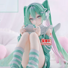 Hatsune Miku Holiday Memories Playing Games Ver