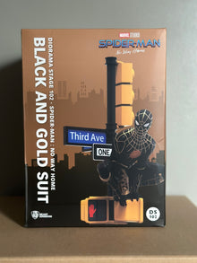 Spider Man - Figurine Black and Gold Suit Diorama Stage 102