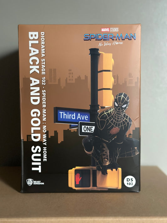 Spider Man - Figurine Black and Gold Suit Diorama Stage 102